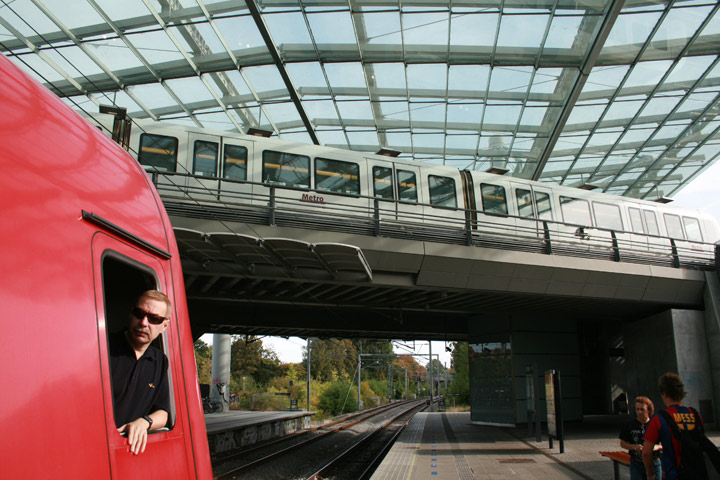 Intercanviador de Flintholm a les Rodalies de Copenhague. Inclou dos eixos de Rodalies i una línia de Metro. Foto: PTP