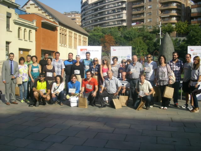 Foto dels participants de la Ia Cursa de Transports de l'Àrea de Lleida. Plaça de l'Escorxador, Lleida. 23 de setembre de 2011