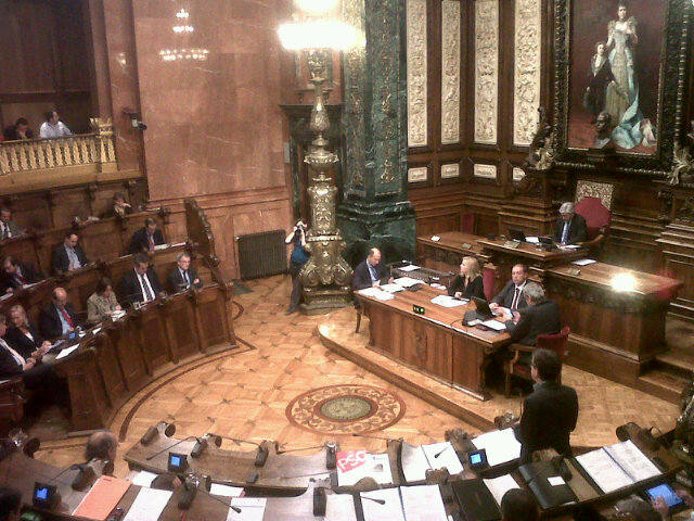 Al plenari de l'Ajuntament de Barcelona celebrat el 26 d'octubre pel matí, els grups PSC, ICV-EUiA i UxB varen votar en contra la pujada del Bicing al 116% i CiU es va abstenir de la seva pròpia mesura.